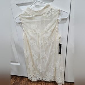 Olivia blu white lace top NWT